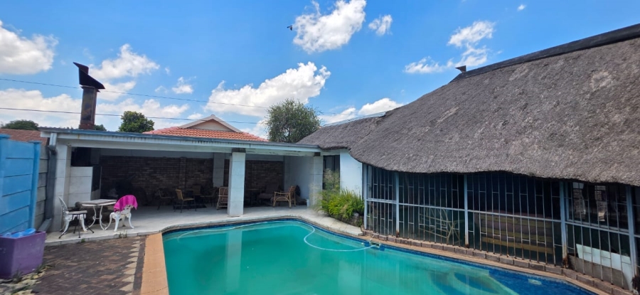 6 Bedroom Property for Sale in Wilkeville North West